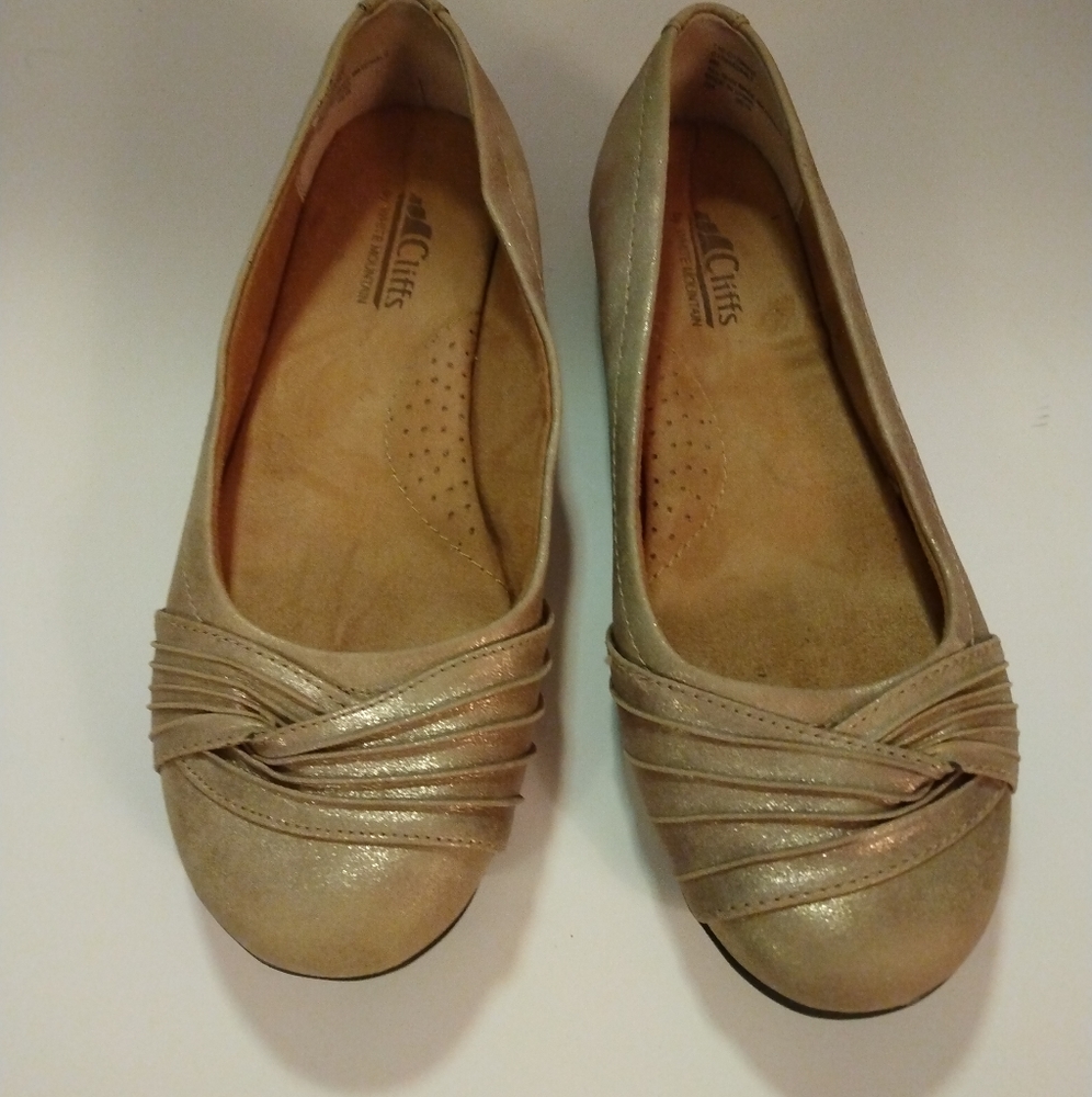 🌞🌞🌞White Mountain - Cliffs size 8M beige & a metallic hue EUC